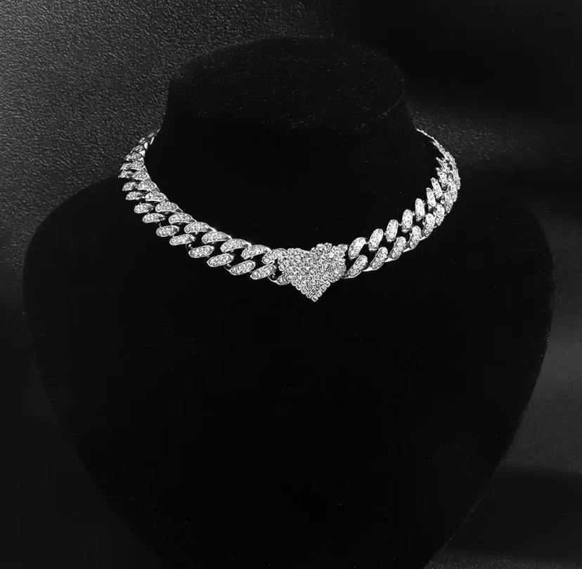 Collar de corazón de hielo y mariposa 💎